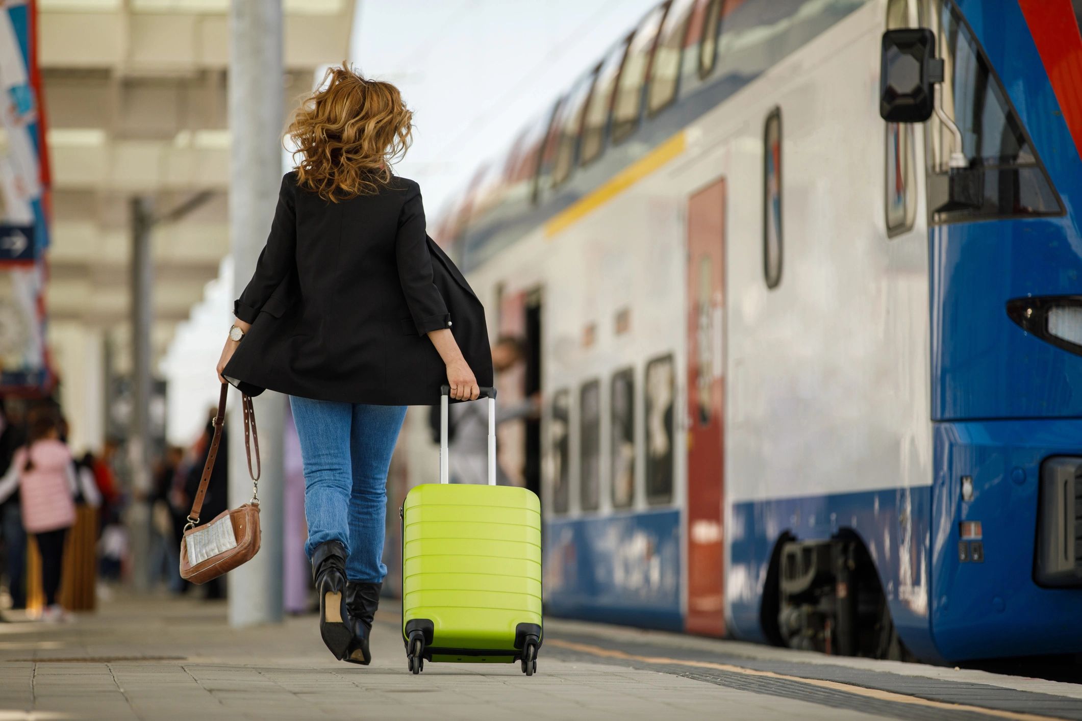 Business traveler with suitcase for testimonial